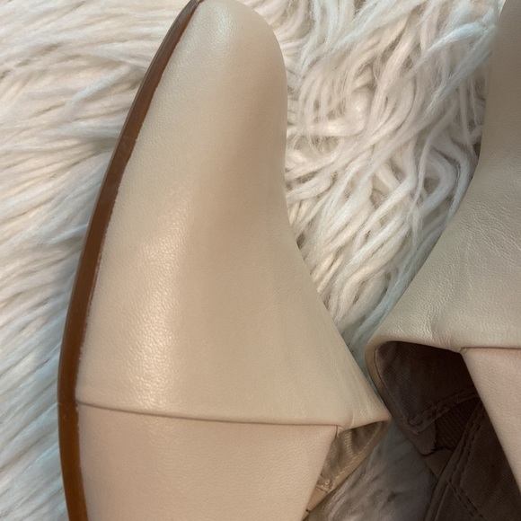 CLARKS Collection Shoes size 8 Ivory Leather so soft heel 1” so beautiful shoes - Picture 12 of 12